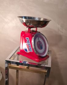 Balance ancienne  1975 a 80  Dimensions 20cms de l, 32cms de