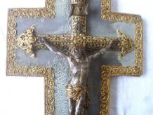 crucifix , benitier et cadre vintage
