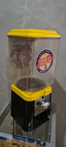 distributeur  70 a 80  ,,jaune et noir  en libre service jus