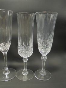 6 flûtes à champagne dépareillées