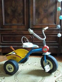 Tricycle à benne basculante (marque Volqui) - Années 70