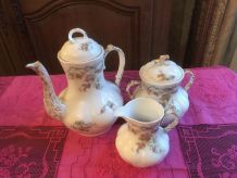 Service à thé en porcelaine de Limoges à décor floral