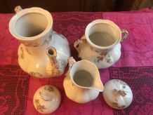 Service à thé en porcelaine de Limoges à décor floral