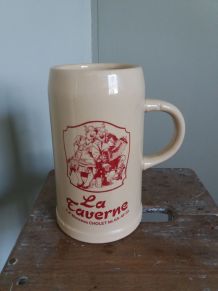 Chope à bière de 1982 Karlsbrau La taverne à Cholet