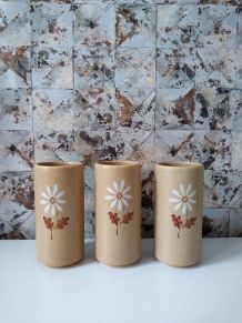 3 gobelets en grès motif floral St Amand France 