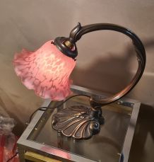 lampe bronze   , avec belle tulipe rose   ,4kg  1940 a 60