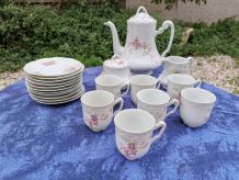 Service à café porcelaine de Limoges motif fleuri