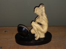 Sculpture Femme Nue  et un Thermomètre 
