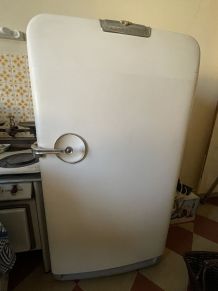 Frigo retro pour ma cuisine fifties noire et blanche. Gorenje, Smeg, Bosh -  BELLE JOURNEE