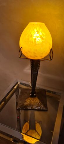 lampe fer forgé; art deco et pate de verre   tres beau model