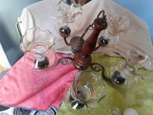 Lustre cinq branches décor fleuri matière bronze er bois mas