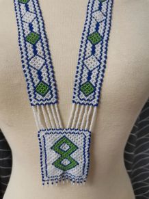 Long collier en perles style amérindien