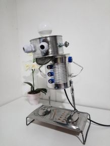 Lampe à poser déco récup' recyclage Tin Robot