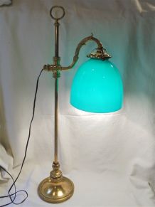 Lampe en bronze et opaline verte