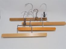 Lot de 4 cintres vintage