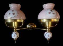 Deux appliques à double branche avec deux opalines rose