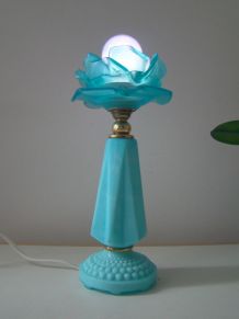 Lampe vintage bleue, opaline et pate de verre