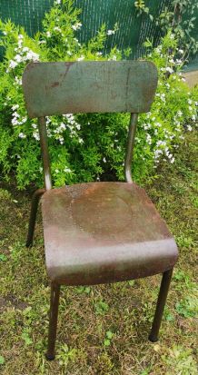 chaise vintage tout en metal