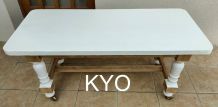 Table basse rectangulaire, bois blanc, roulettes, 110x47 
