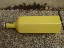 bouteille de limonade en grès vernissé jaune