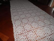 chemin de table fait mains au crochet - coton blanc