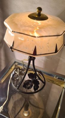 tres belle art deco fer forgé et son  abat jour  verre moulé