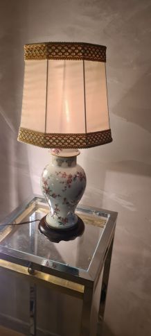 lampe asia porcelaine motif papillon  et fleural  electricit