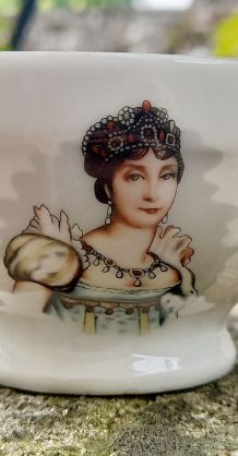 Petit bol en porcelaine 