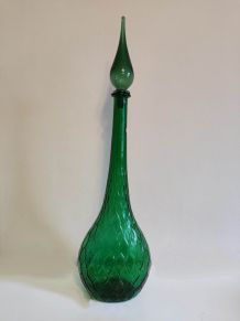 carafe verte avec bouchon flamme