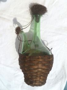 carafe  ancienne  ,  en verre , vintage