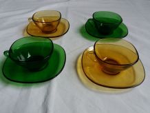 Tasses et soucoupes Vereco