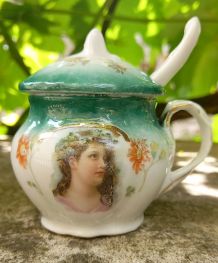 Moutardier en porcelaine 