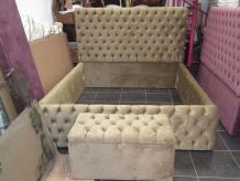 Lit capitonné beige