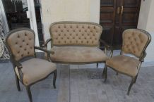Fauteuils et canapé beige style Louis XV