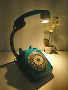 Téléphone vintage 70's recyclé en lampe à poser