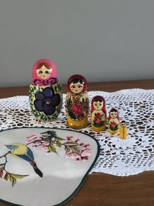 Lot de poupées russes en bois