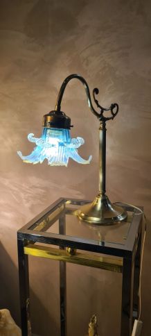 lampe  laiton de style art nouveau   avec jolie tulipe en ve