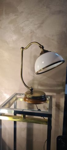 lampe  reglable laiton  avec  socle bois et opaline  avec ce