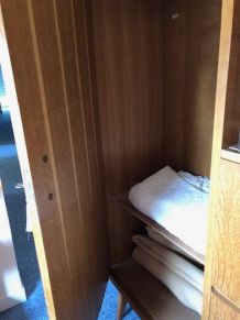 ARMOIRE VINTAGE PIEDS COMPAS