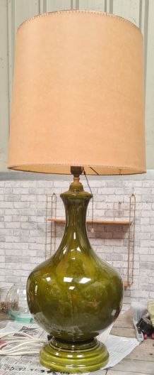 tres grande lampe enceramique vert  vernisée   1970  avec so