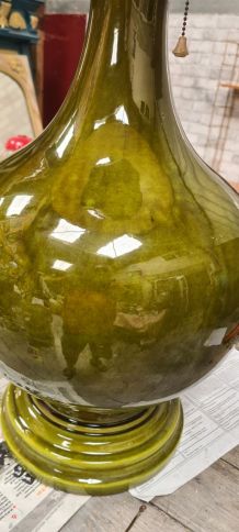tres grande lampe enceramique vert  vernisée   1970  avec so