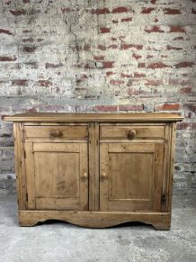 Buffet / meuble de rangement en pichepin XIXeme