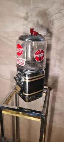 distributeur bonbon , cacahuete, chewing gum , en libre serv