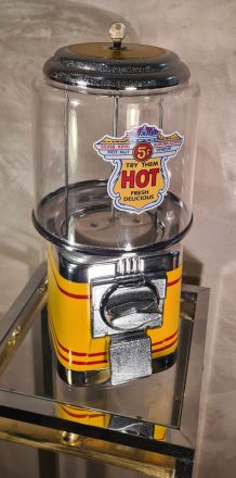 Distributeur chewing gum et bonbon en acier. Style vintage, 