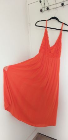 Robe à fines bretelles réglables