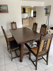 Belle table bretonne en chêne massif + 6 chaises assorties 