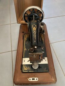 Belle machine à coudre Antique Pfaff Handcrank Model 11 date