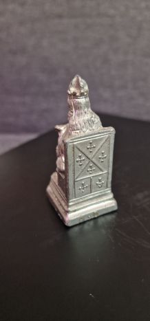 Vierge en métal (Notre-Dame)