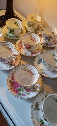 TASSES A THE ROYAL ALBERT FLOWERS OF THE MONTH 