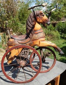 TRICYCLE VINTAGE CHEVAL